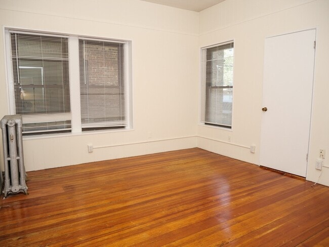 Building Photo - 1382 Beacon St