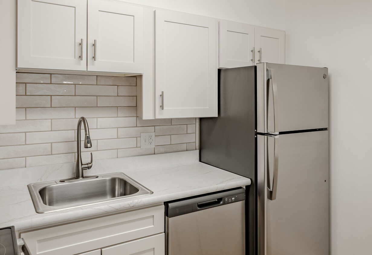 Prestige Kitchen Style - California Apartments