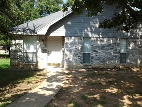 Building Photo - 545 Kirkland Ln
