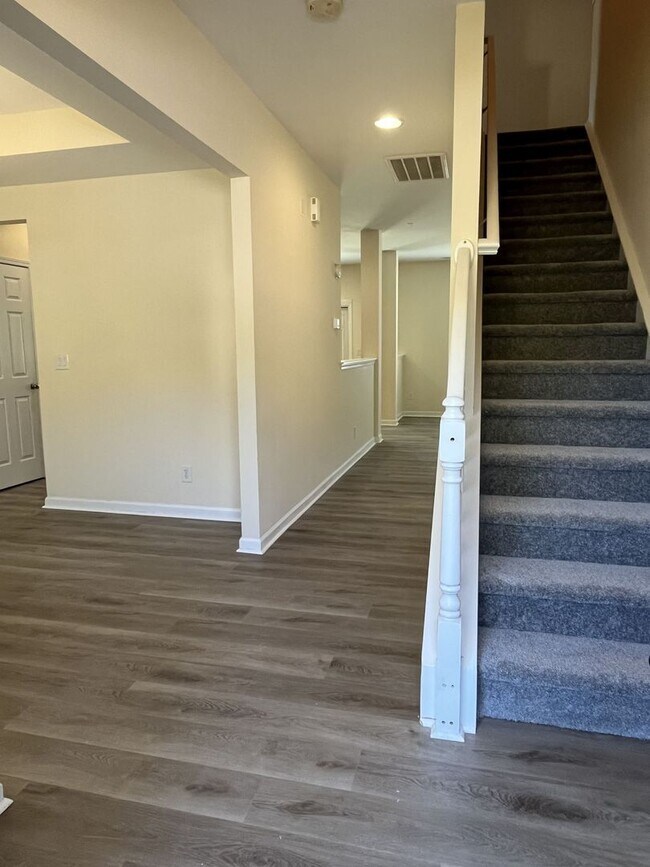 Foto del edificio - Beautiful 2 story, 5 Bedroom home in Waterside Landing in Kannapolis