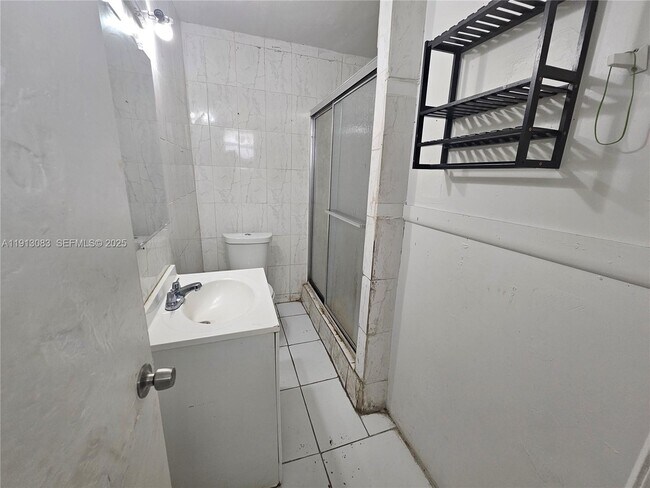 Foto del edificio - 1727 Fletcher St