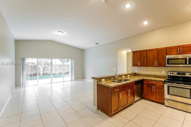 Building Photo - 10841 SW 14th Ct