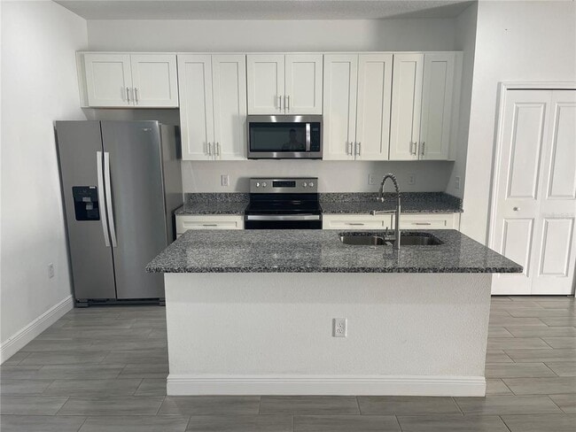 Building Photo - 104 W Greenbriar Pl