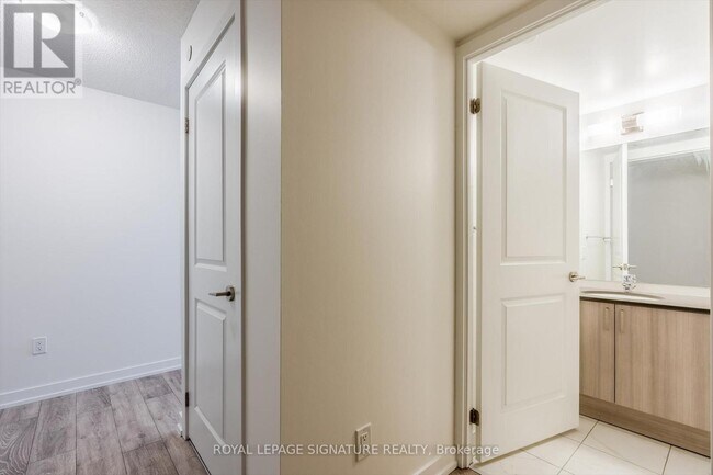 Photo du bâtiment - 1455 Celebration Dr