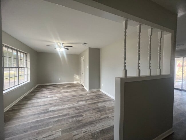 Building Photo - Updated in North Bossier.. Close to Barksdale Air Force Base..