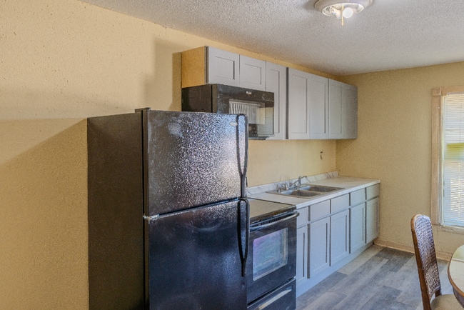 Foto del edificio - 804 M.L.K. Blvd NE