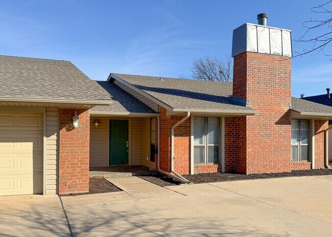 Building Photo - 3 Bed Available Now!