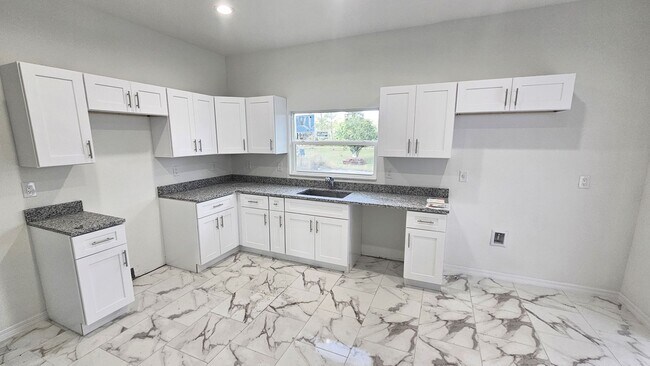 Foto del edificio - 2913 Connie Ave N
