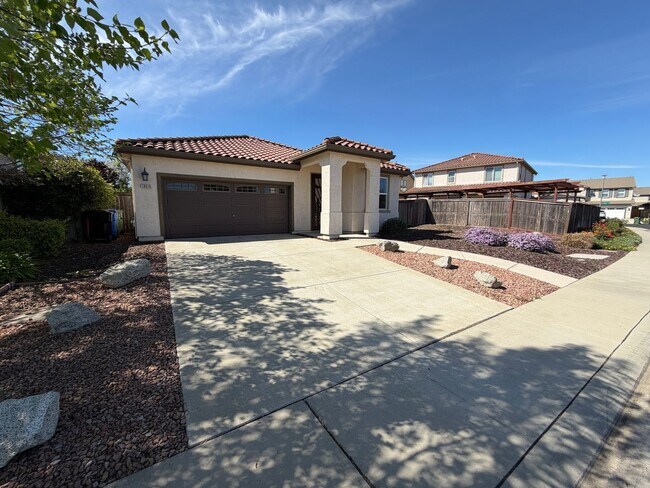 Building Photo - Beautifully Maintained Home