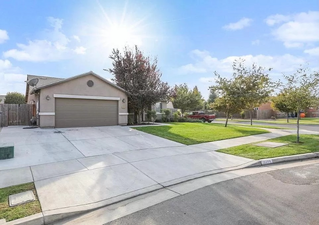 Building Photo - 2423 W Corvina Ave