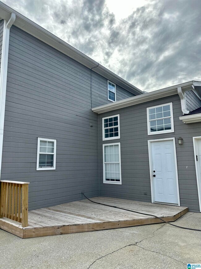 Foto del edificio - 2230 Summer Ridge Dr