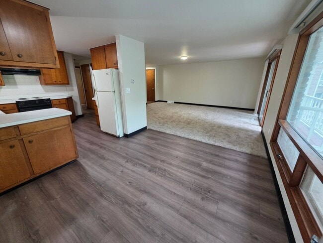 Building Photo - 3036 Albert Dr