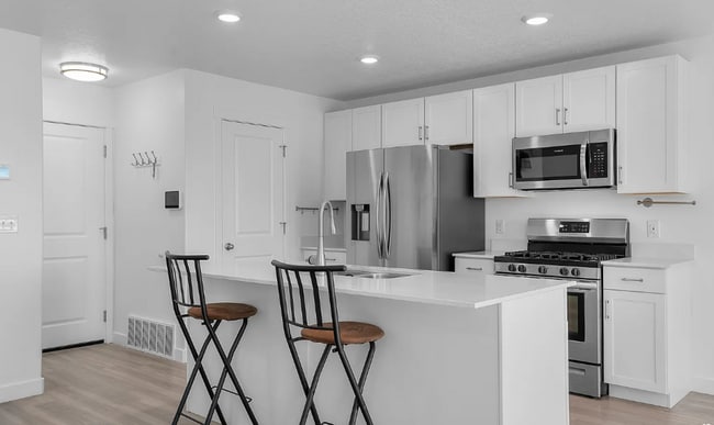 Building Photo - 3581 Grassland Dr