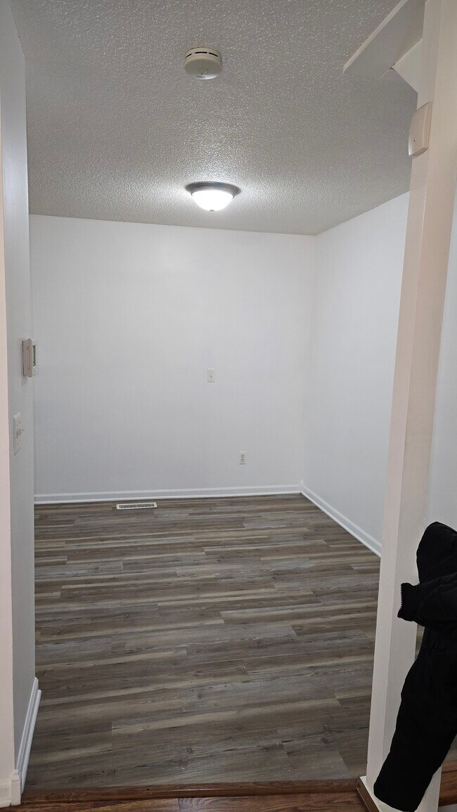 Foto del edificio - 5179 Springdale Blvd