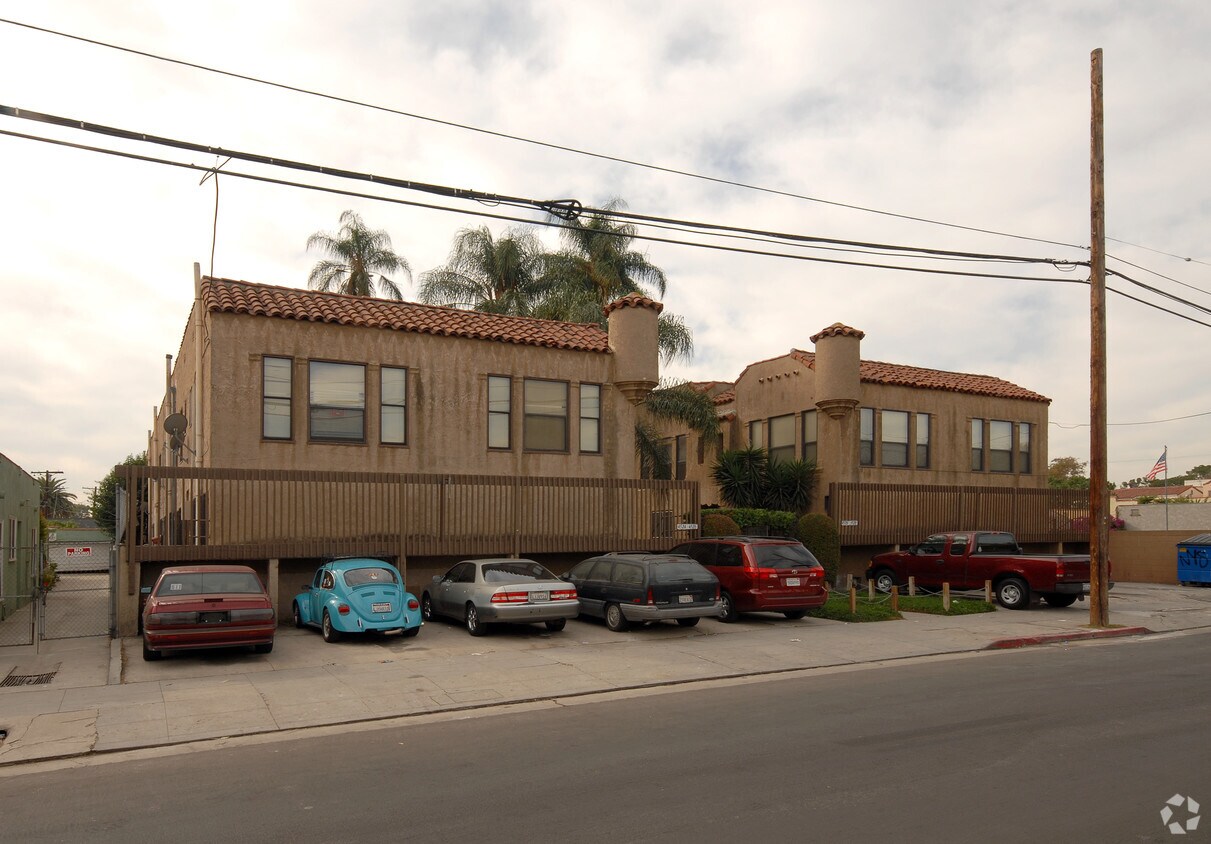 Primary Photo - 4524-4526 Edgewood Pl