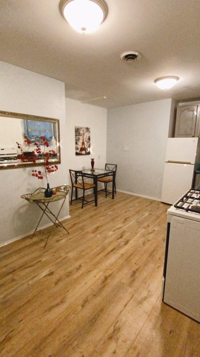 Building Photo - 8215 Maynard Ave