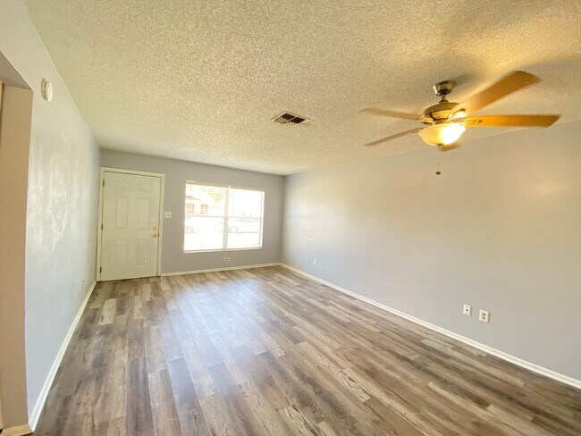 Foto del edificio - Newly listed 2 bedroom, 2 bathroom duplex ...