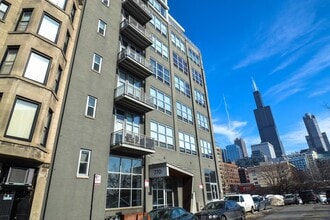 Building Photo - 770 W Gladys Ave