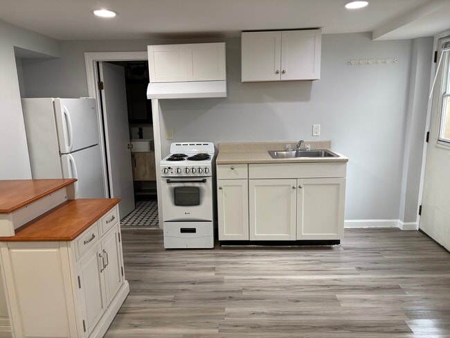 Kitchen - 108 Ward St