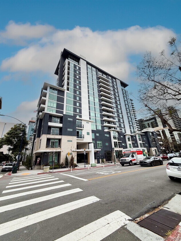 Foto principal - 425 W Beech St