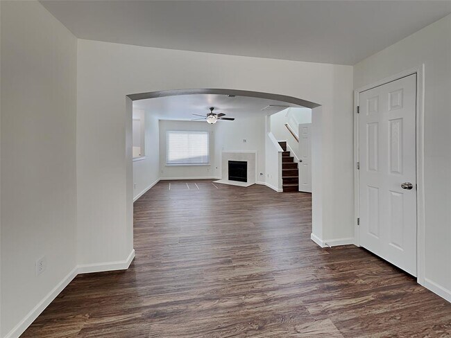 Building Photo - 11731 Rolling Stream Dr