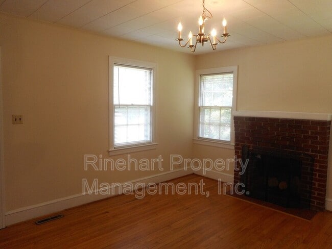 Building Photo - 1203 Deas St