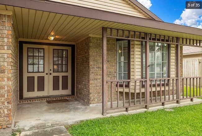 Foto del edificio - 8530 Lake Crystal Dr