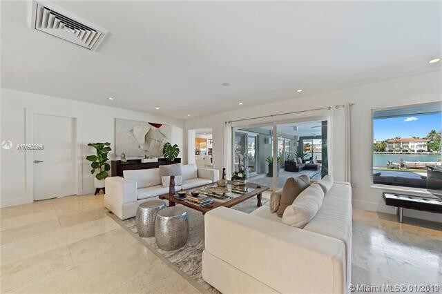 Building Photo - 601 N Mashta Dr