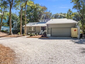 Building Photo - 131 Oakleaf Dr Building Photo - 131 Oakleaf Dr