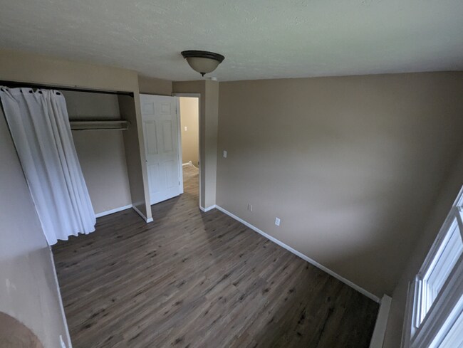 Building Photo - 4720 Chelsea Ave
