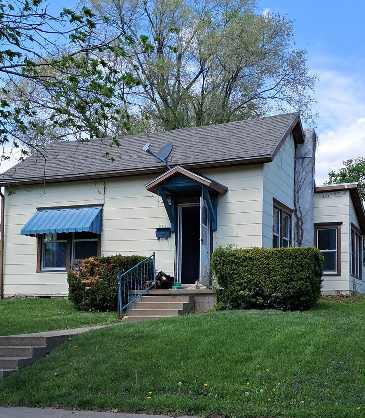 Foto principal - 805 W Chestnut St