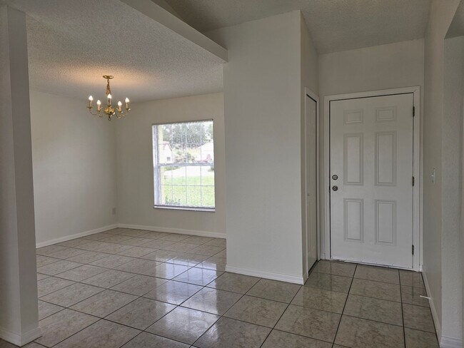 Building Photo - 13345 Pinyon Dr