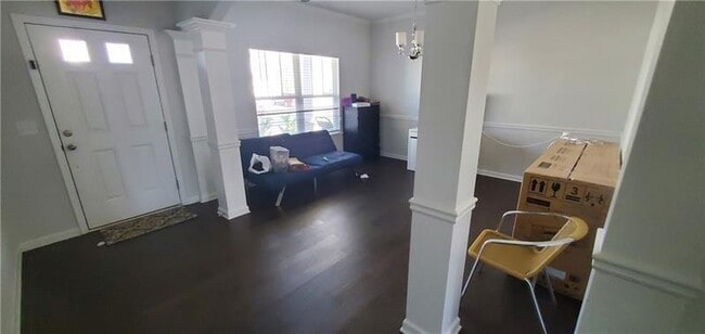 Foto del edificio - 4710 Falls River Dr