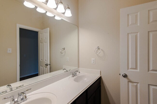 Foto del edificio - 1512 Cockatiel Dr