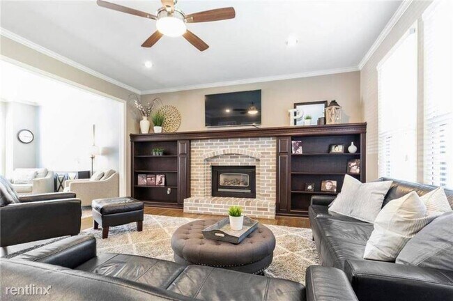 Building Photo - 4 br, 3.5 bath House - 11 Parker Confidential