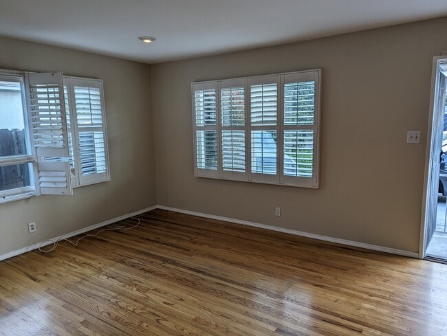 Foto del edificio - 16045 Leadwell St