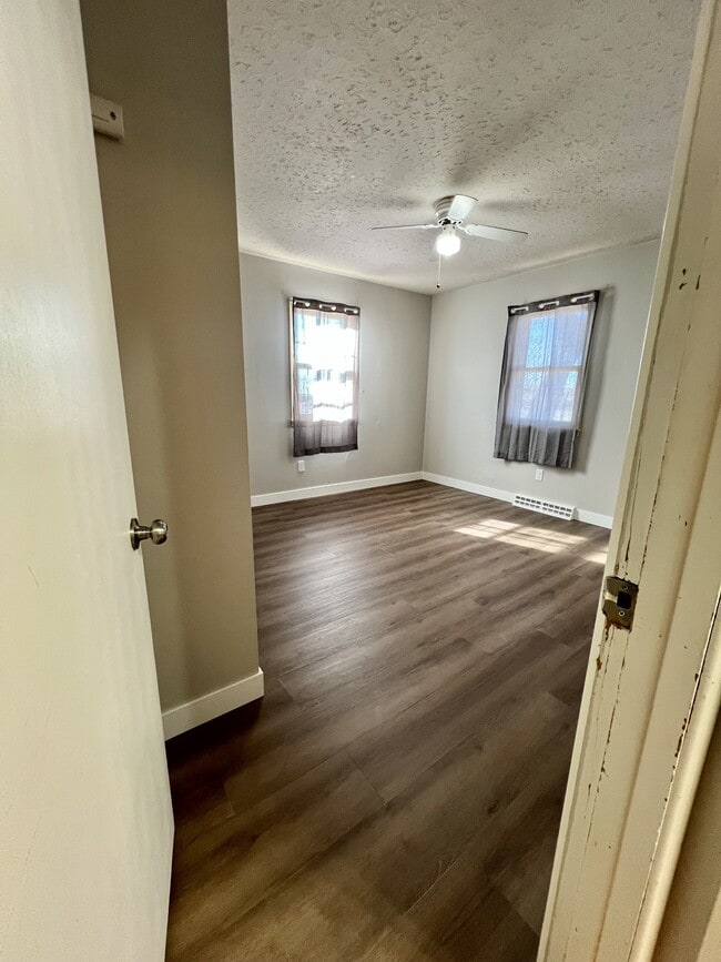 Building Photo - 219 W Converse St