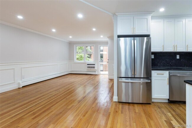 Foto del edificio - 3524 Cambridge Ave