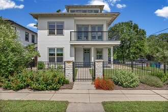 Building Photo - 1301 San Bernard St
