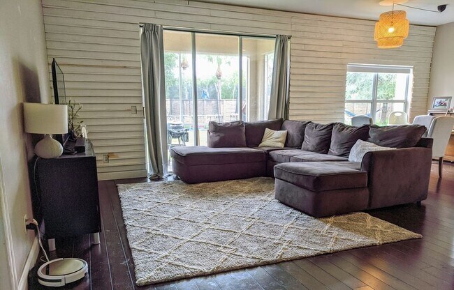 Living room - 8320 Silver Birch Way