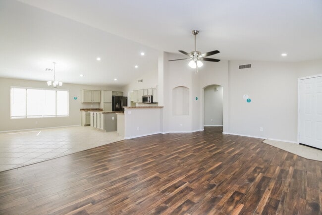 Foto del edificio - 10912 E Dragoon Ave