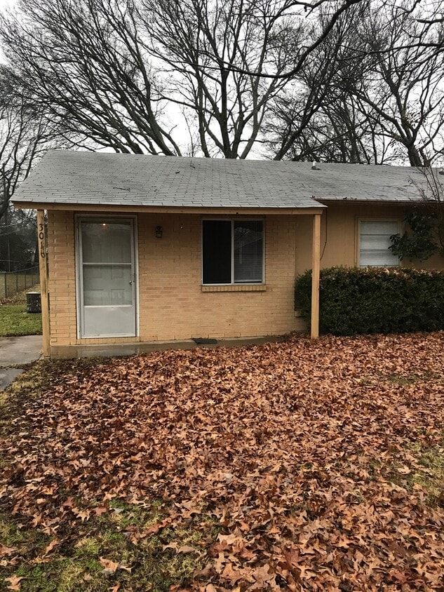 Primary Photo - S. 39TH DUPLEX