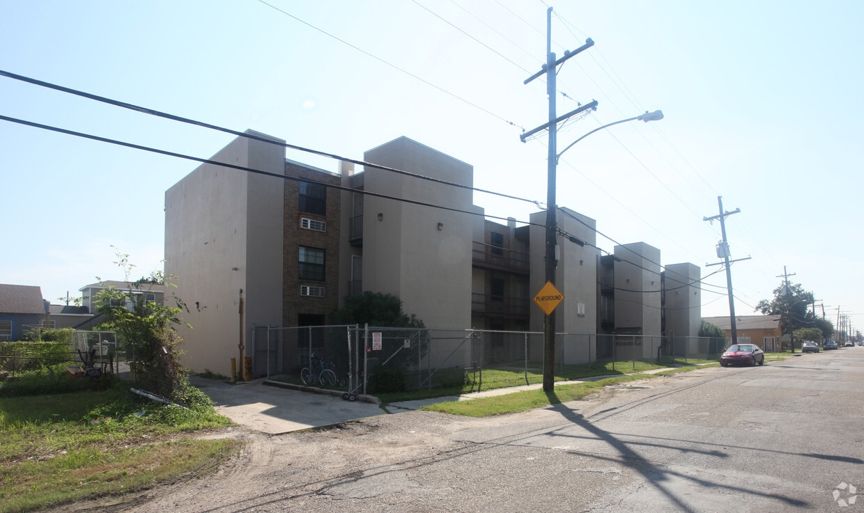 Primary Photo - International Apts