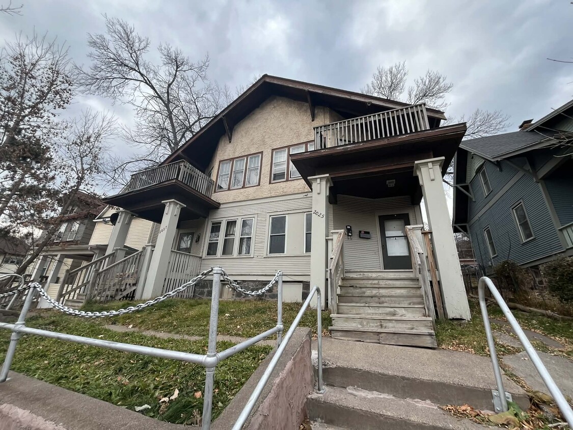 Foto principal - 2025 W 4th St