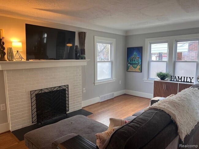 Foto del edificio - 614 W Troy St