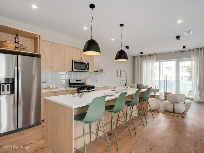 Foto del edificio - 8041 W Belmont Ave