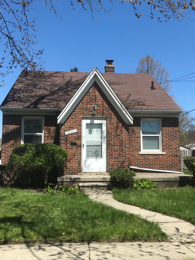 Primary Photo - 15201 Crescentwood Ave