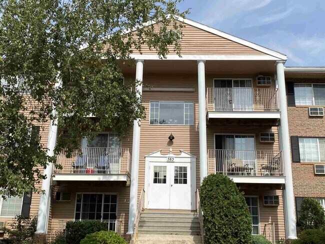 Building Photo - 379 Huse Rd