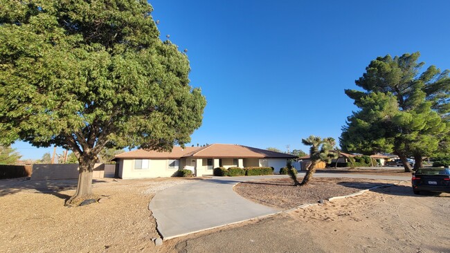 Foto del edificio - 13447 Shawnee Rd