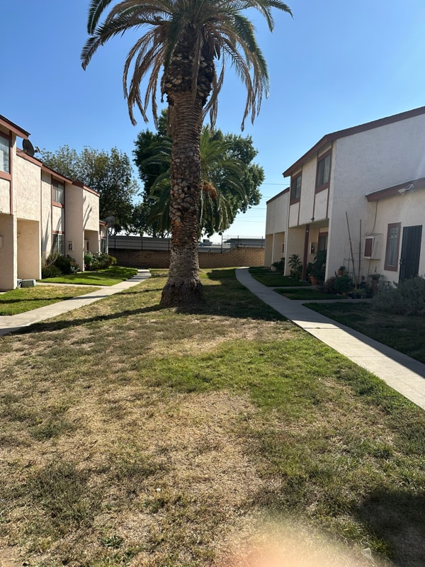 Building Photo - 347 N Eucalyptus Ave